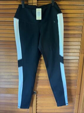 Torrid Black and White Side-Panel Active Leggings NWT Size 0- 12